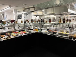 Tägliches Frühstücksbuffet gegen Gebühr