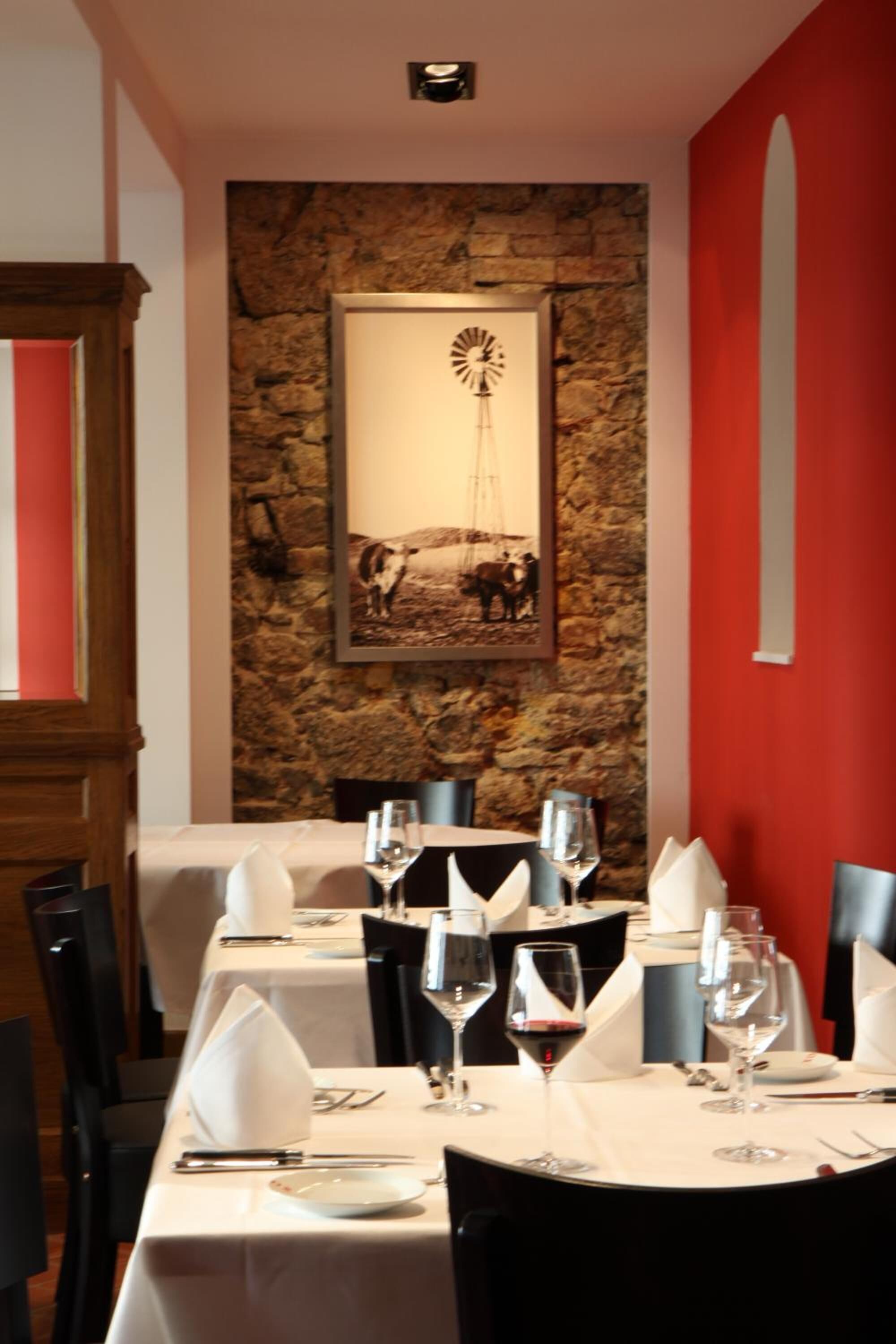 breakfast and dinner served, international cuisine