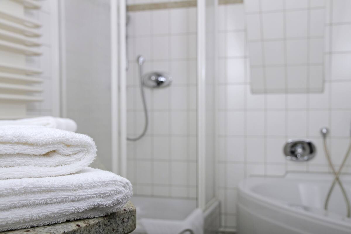 free toiletries, towels