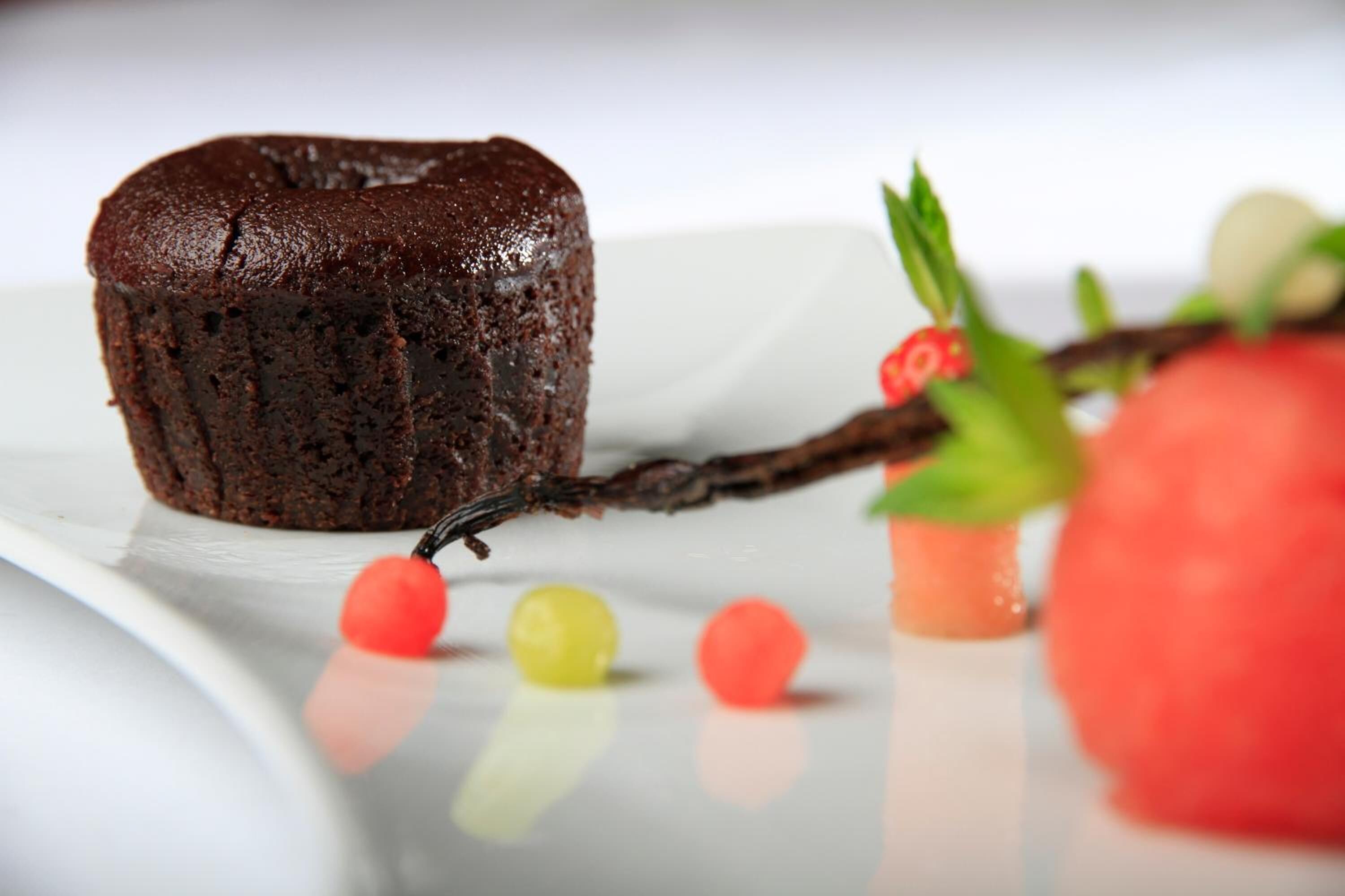 breakfast and dinner served, international cuisine