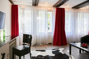 Ropa de cama de alta calidad, escritorio, sistema de insonorización