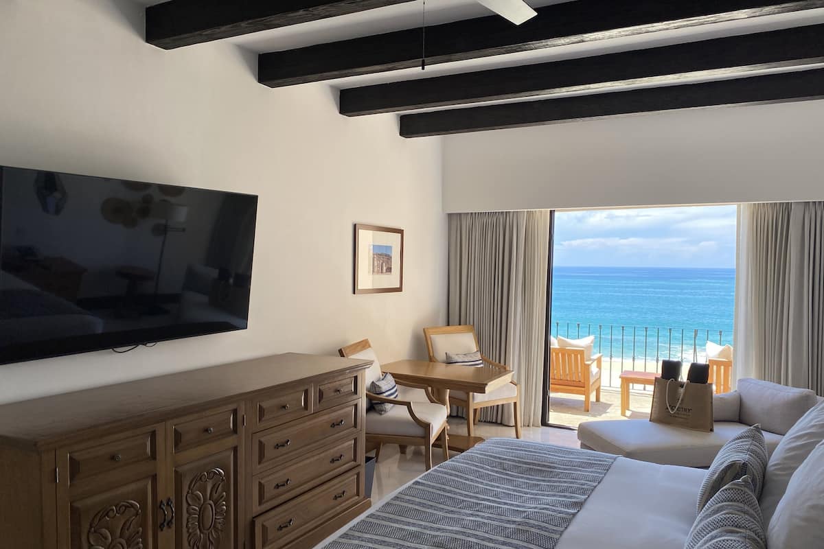 Junior Suite, 1 Katil Raja (King), Oceanfront | Cadar kapas Mesir, peralatan tempat tidur premium, bar mini