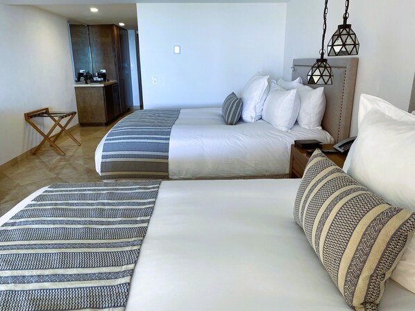 Sábanas de algodón egipcio, ropa de cama de alta calidad y minibar 