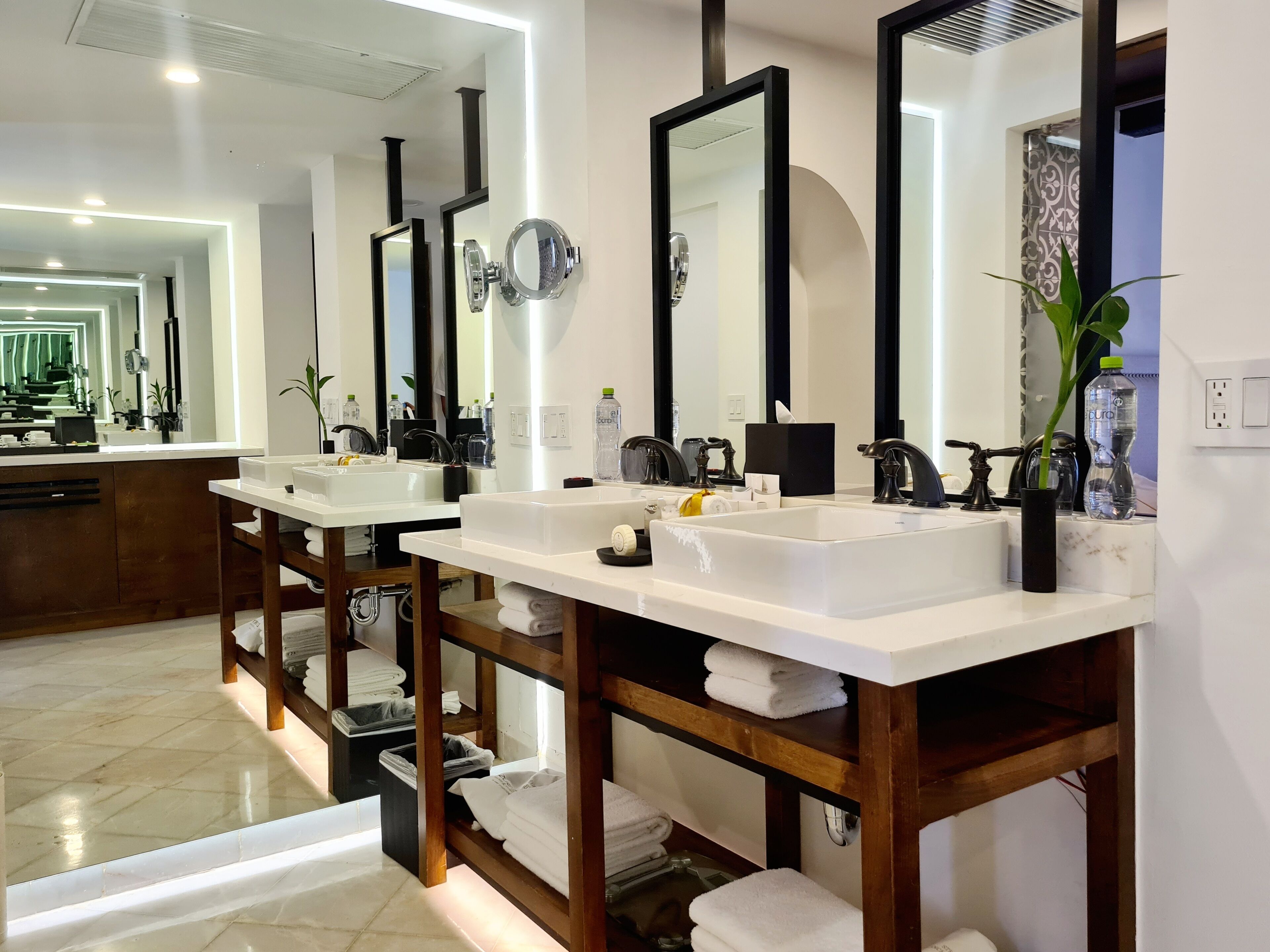 separate bathtub and shower, deep-soaking bathtub, rainfall showerhead