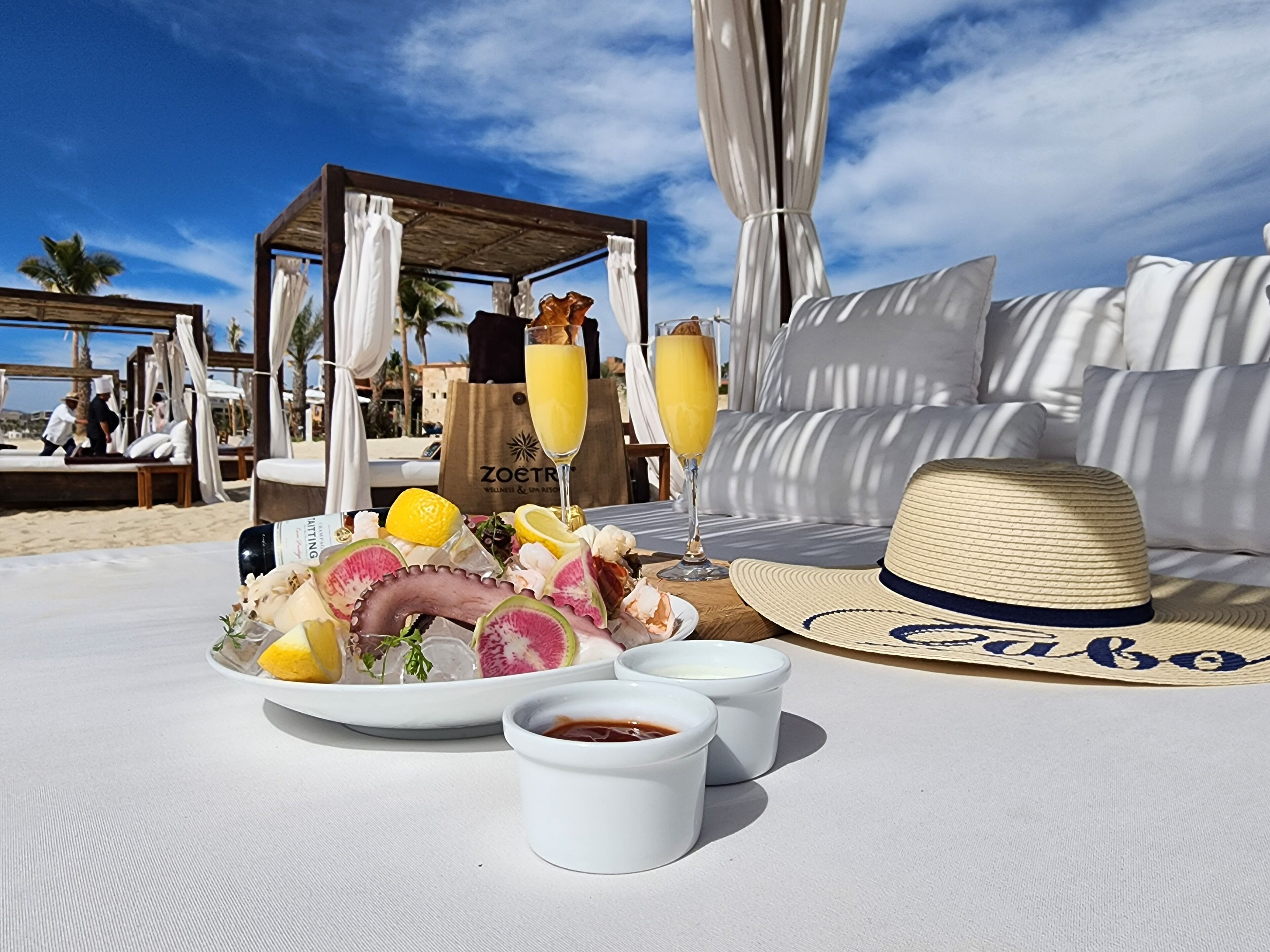 2 restaurants, breakfast, lunch, dinner served; international cuisine