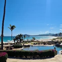 4 outdoor pools, pool umbrellas, sun loungers