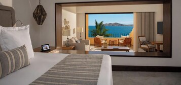 Egyptian cotton sheets, premium bedding, minibar, in-room safe