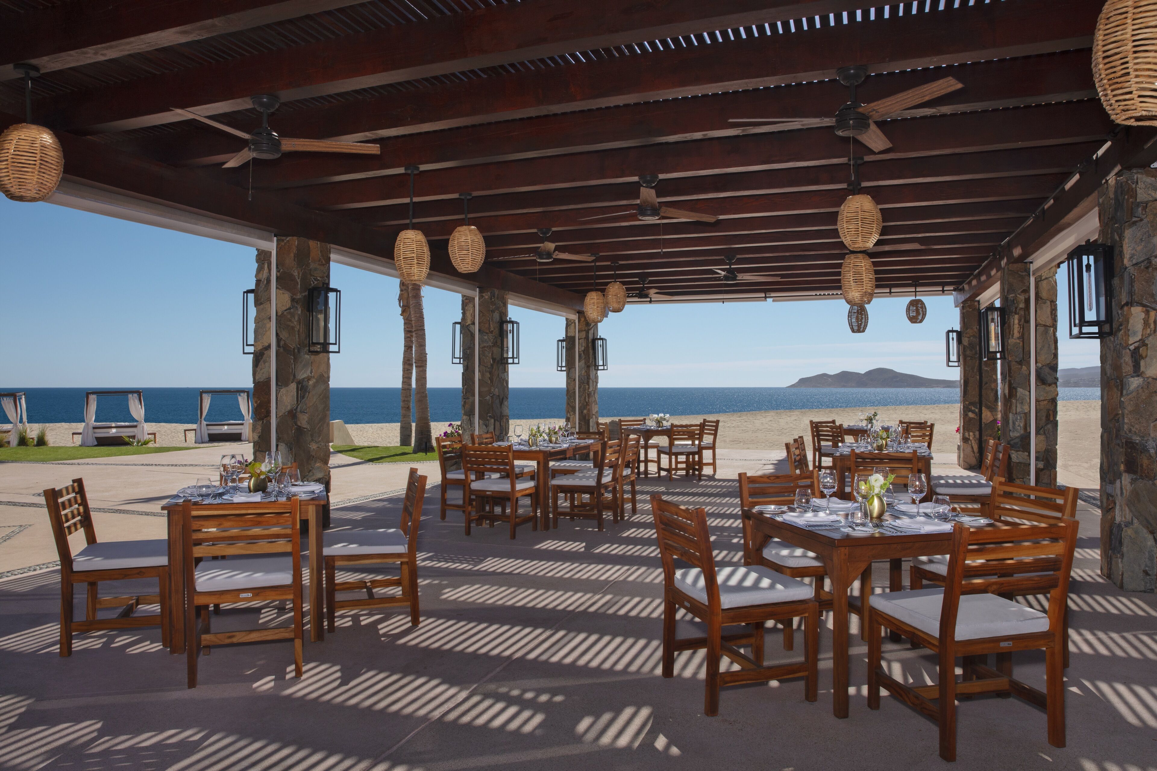 2 restaurants, breakfast, lunch, dinner served; international cuisine