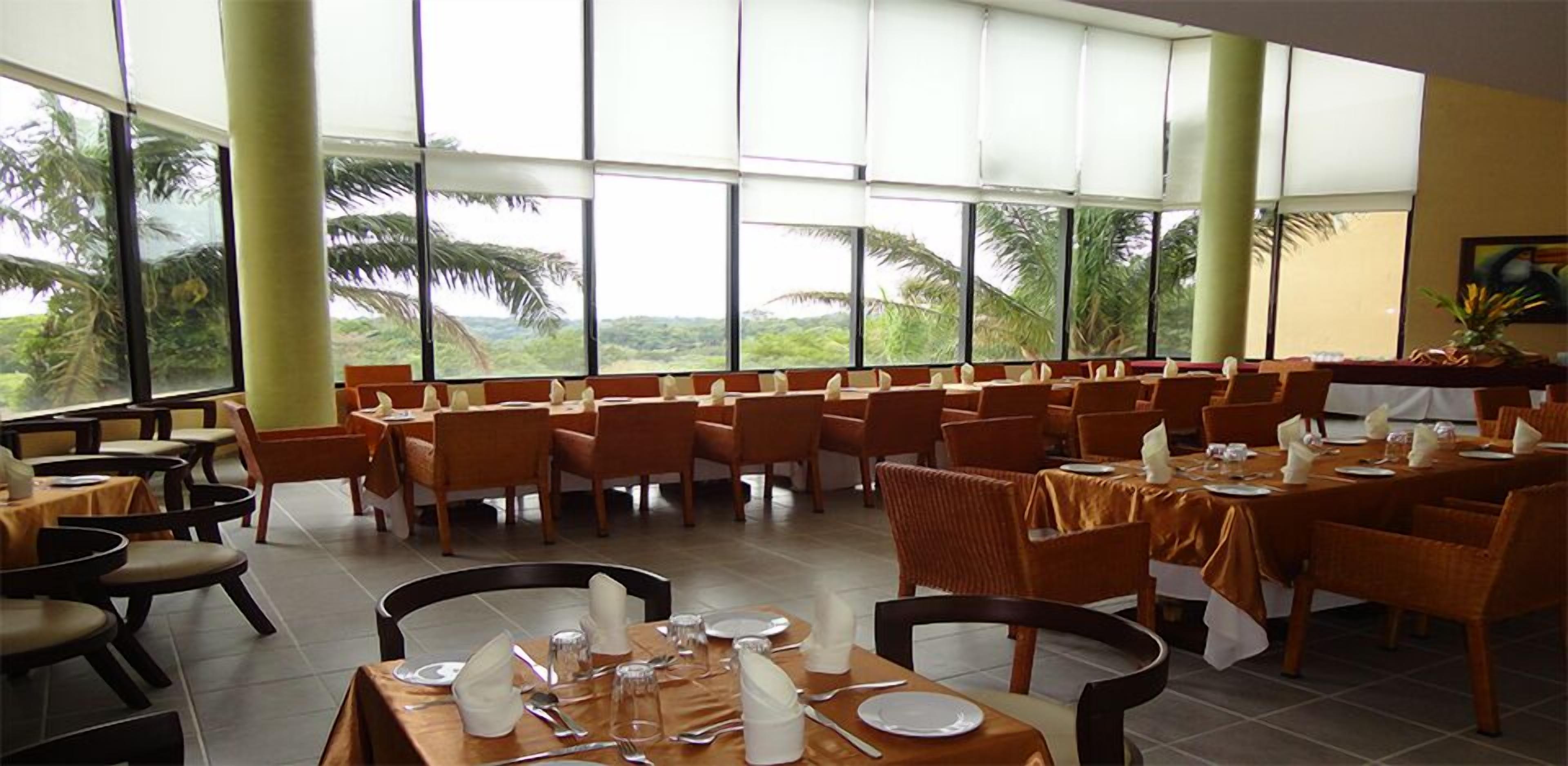 Se sirven desayunos, comidas, cenas y cocina internacional 