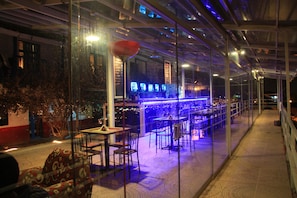 Bar (on property) - San Blas Backpacker Hostel (Cusco)