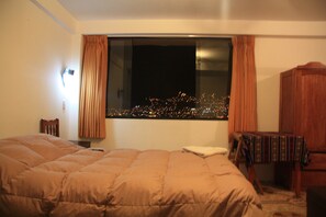 20 bedrooms, Frette Italian sheets, premium bedding, down comforters - San Blas Backpacker Hostel (Cusco)