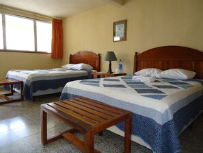 Room - Hotel Tikal Inn (Flores)