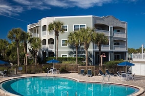 3 outdoor pools