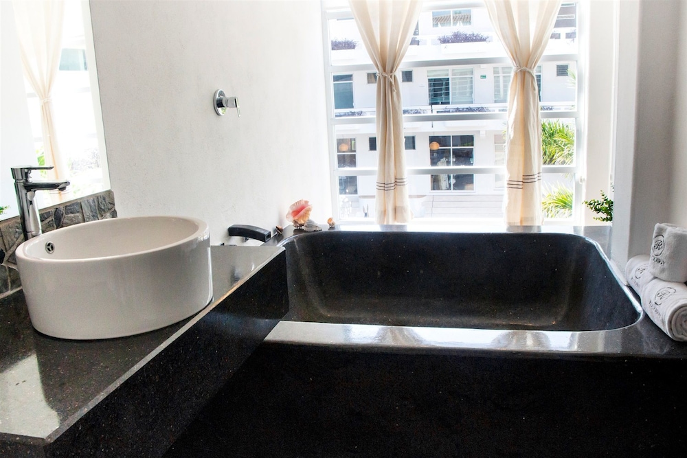 HOTEL ROCKAWAY by null