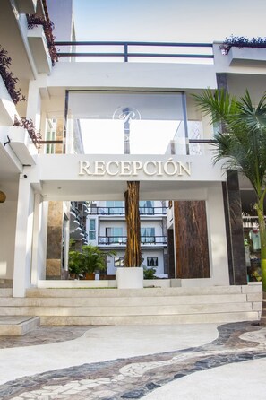 Front of property - Hotel Rockaway (Puerto Escondido)