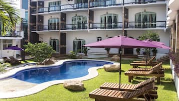 2 albercas al aire libre