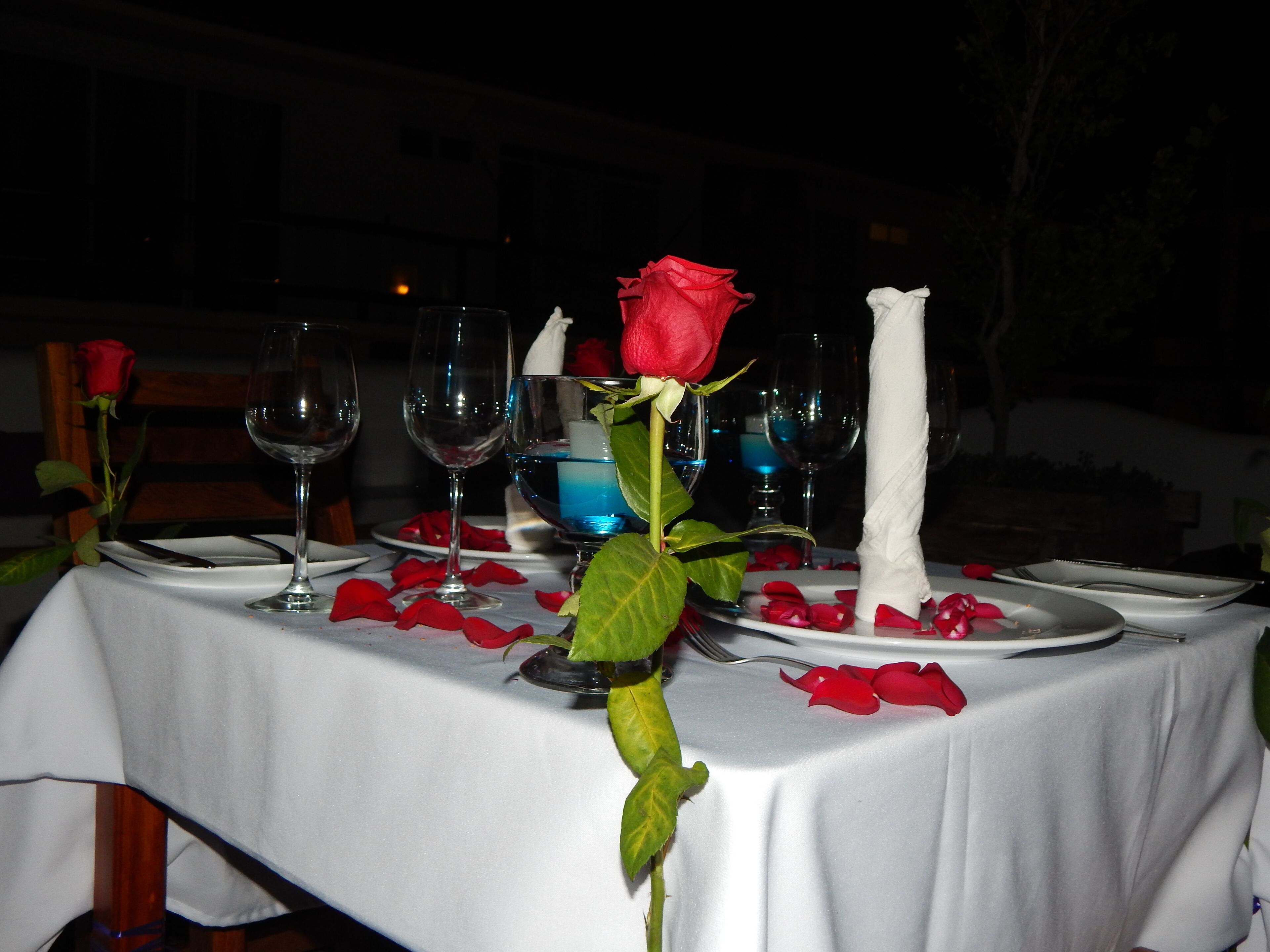 朝食 (コンチネンタル ブレックファスト)、毎日提供 (無料)