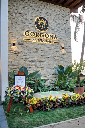 2 restaurantes; se sirve desayuno, almuerzo, cena y brunch