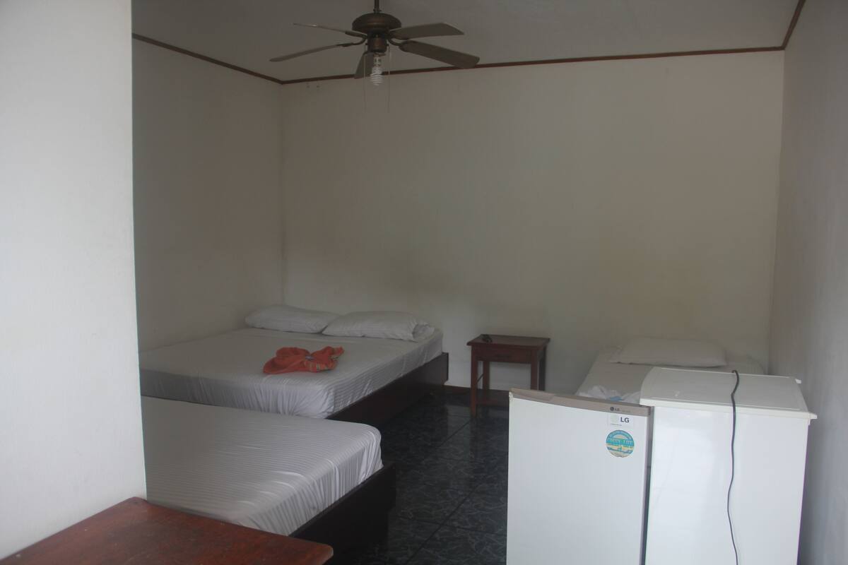 Quadruple Room | In-room safe, free cots/infant beds, free rollaway beds, free WiFi