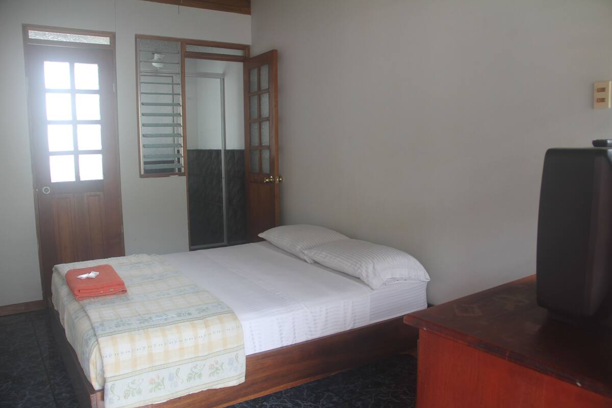 Double Room | In-room safe, free cots/infant beds, free rollaway beds, free WiFi