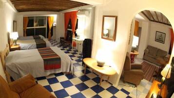 201 Semi Double Room with Bath | Desk, soundproofing, free rollaway beds, free WiFi