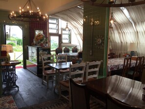 Breakfast, lunch and dinner served - Shirahama Club (Minamiboso)