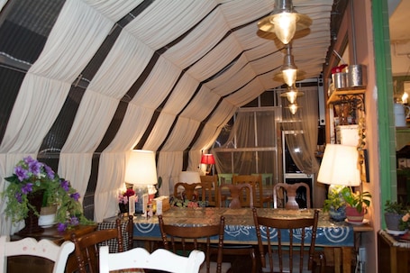 Breakfast, lunch and dinner served