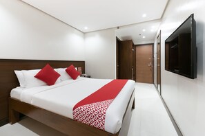 办公桌、隔音、免费 WiFi、床单