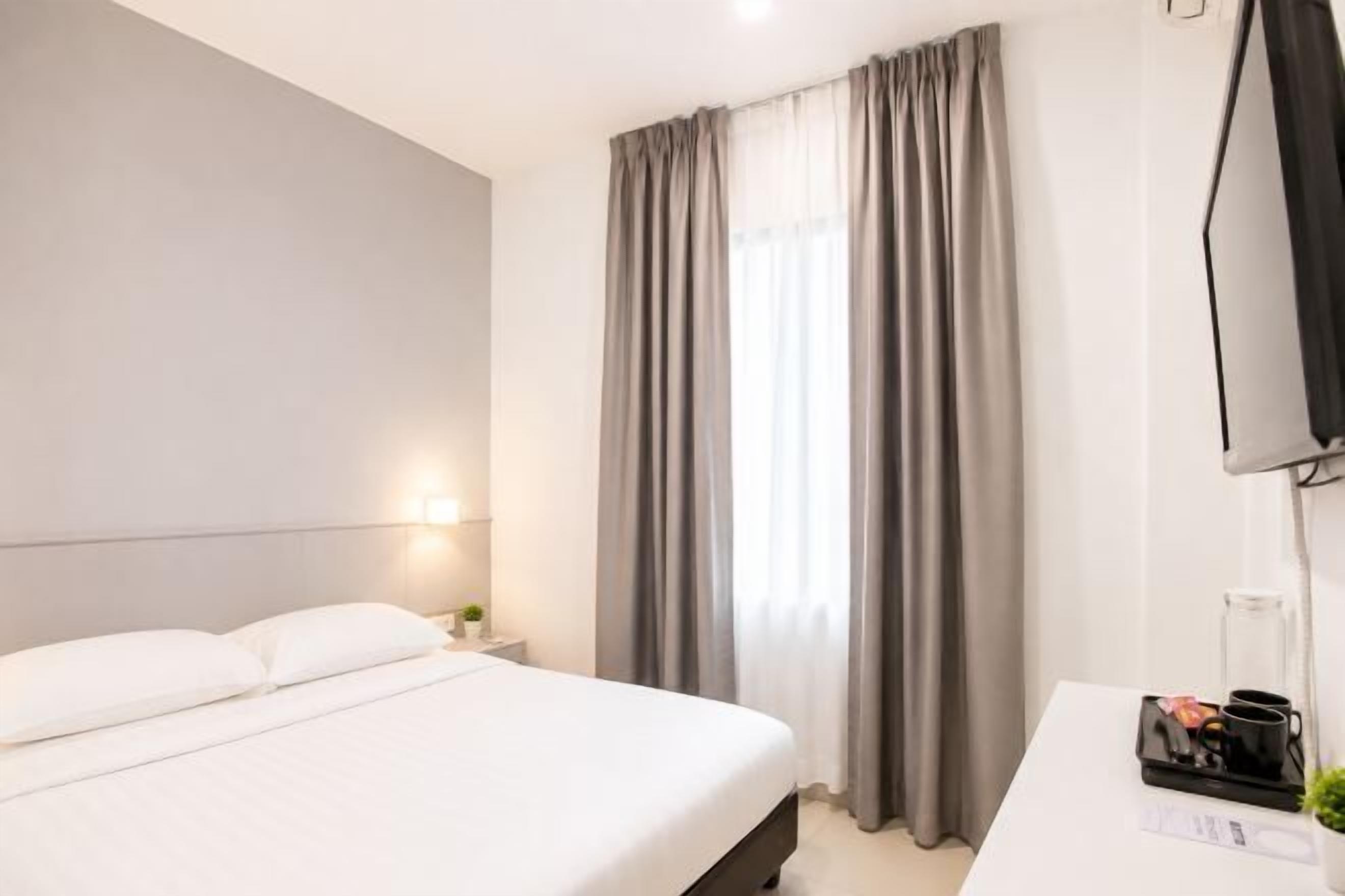 Desk, free WiFi, bed sheets