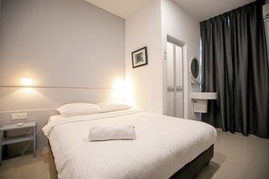 Superior Double Room | Desk, free WiFi, bed sheets - Grand Swiss Hotel (George Town)