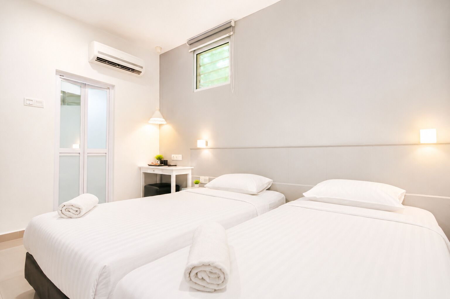 Bureau, Wi-Fi gratuit, draps fournis