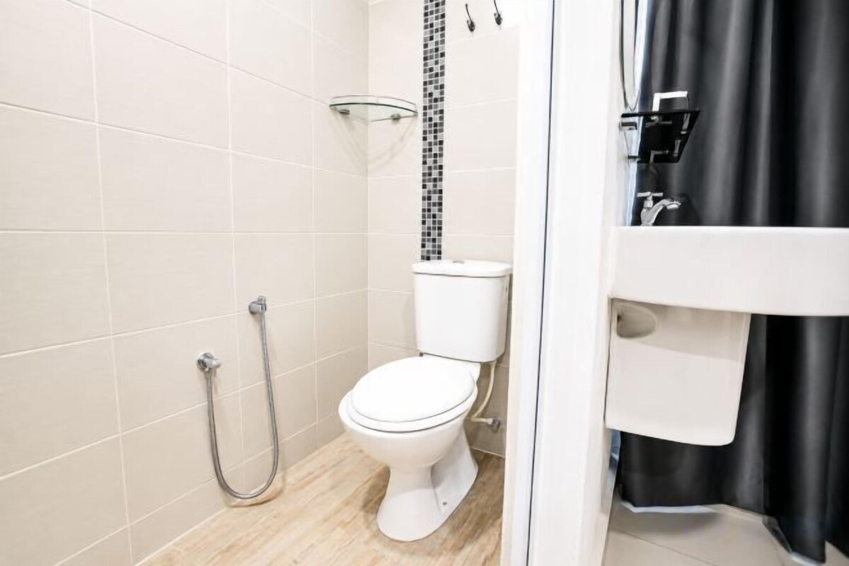Salle de bain | Douche, séchoir à cheveux, bidet, serviettes fournies