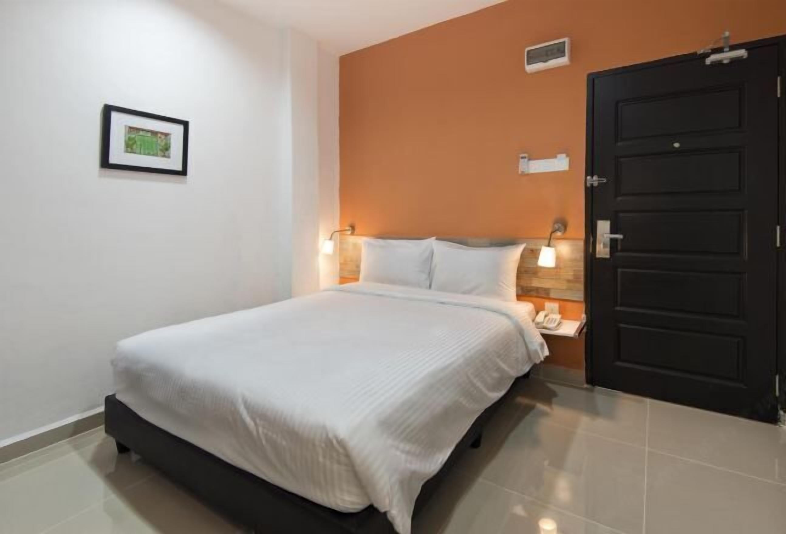 Desk, free WiFi, bed sheets