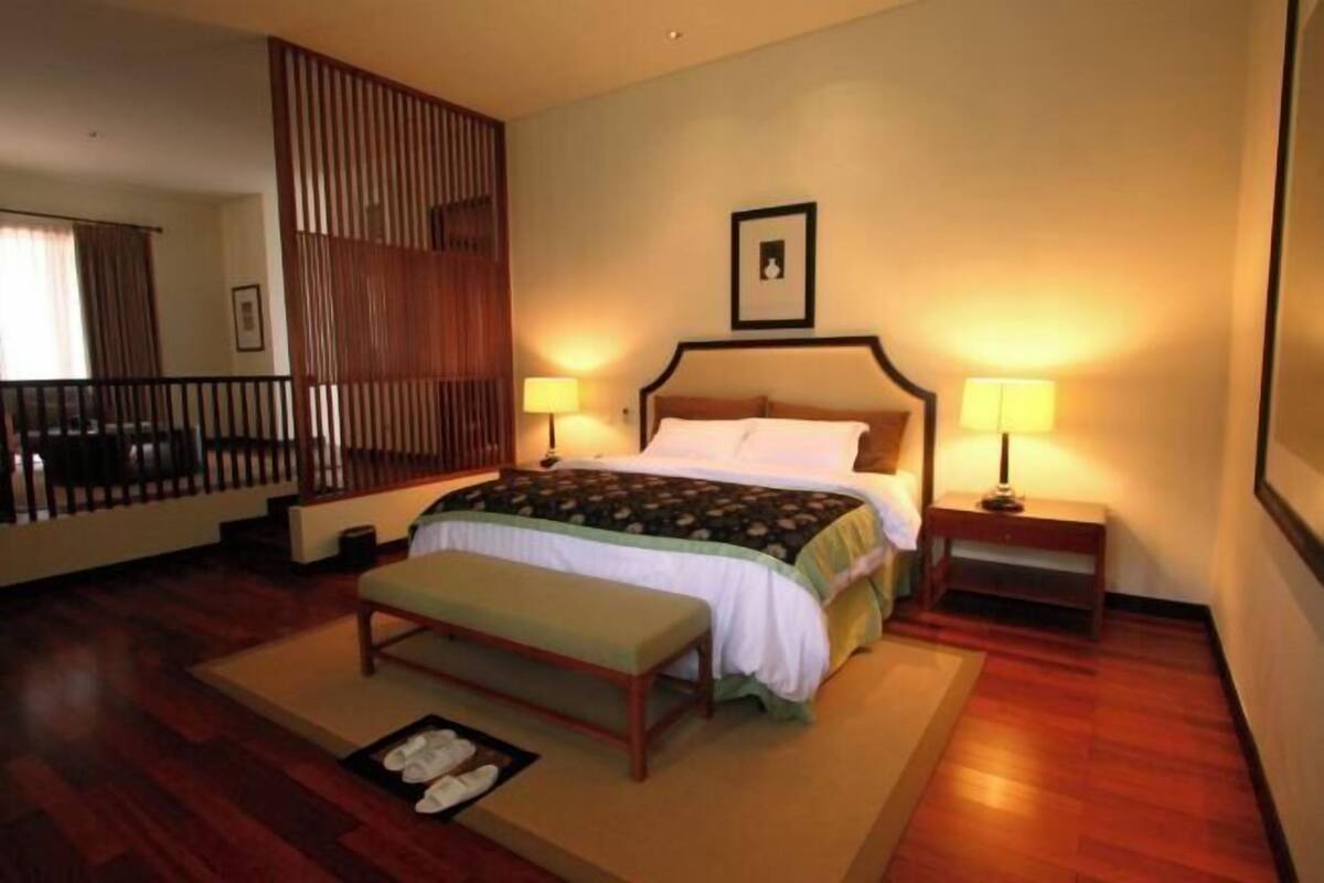 Minibar, desk, free WiFi