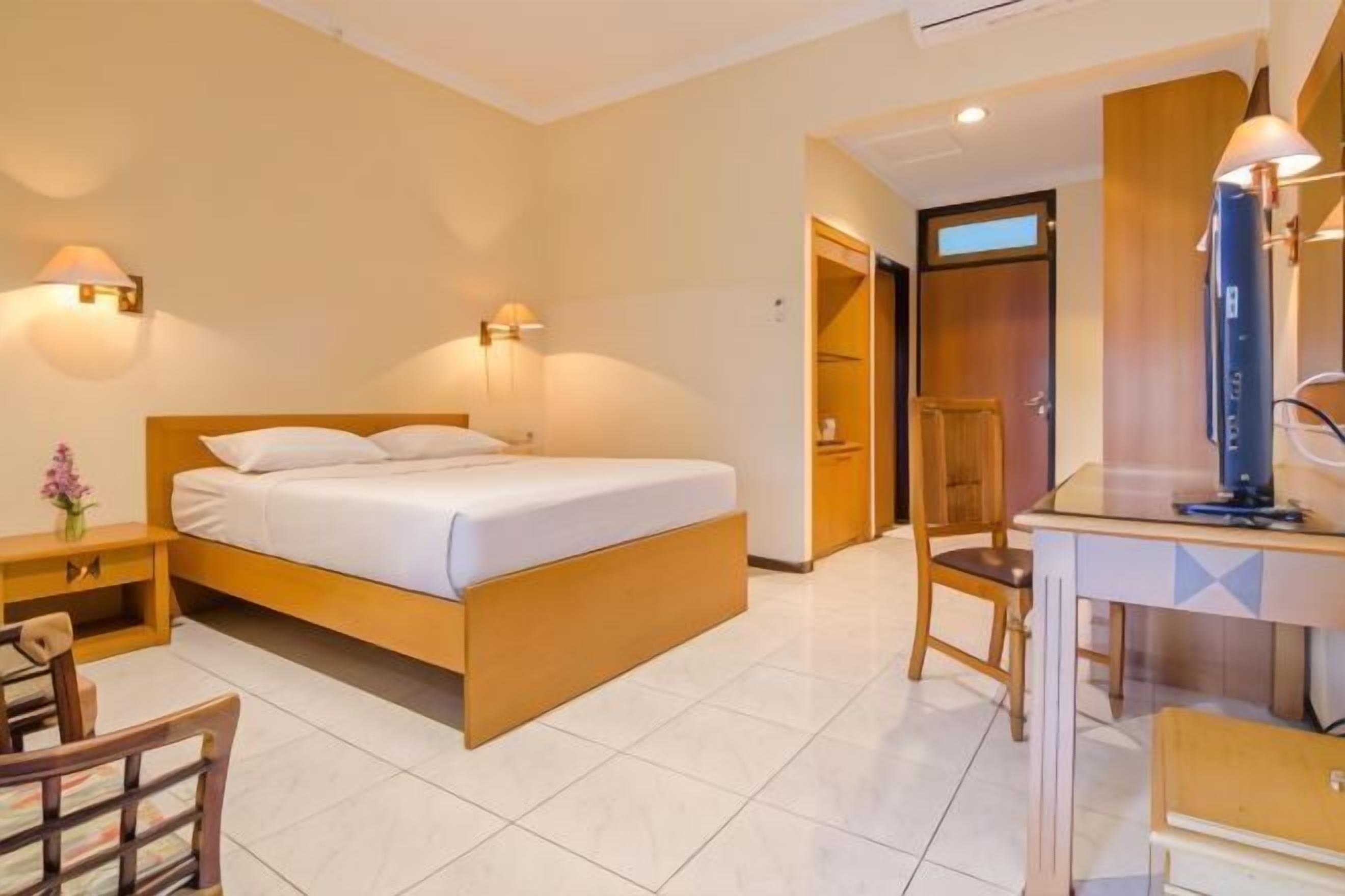 Bar mini, meja, Wi-fi percuma 