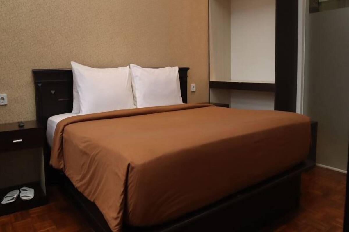 Minibar, desk, free WiFi