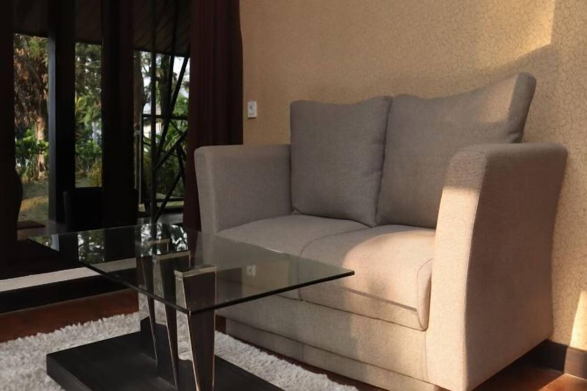 Living area | Flat-screen TV