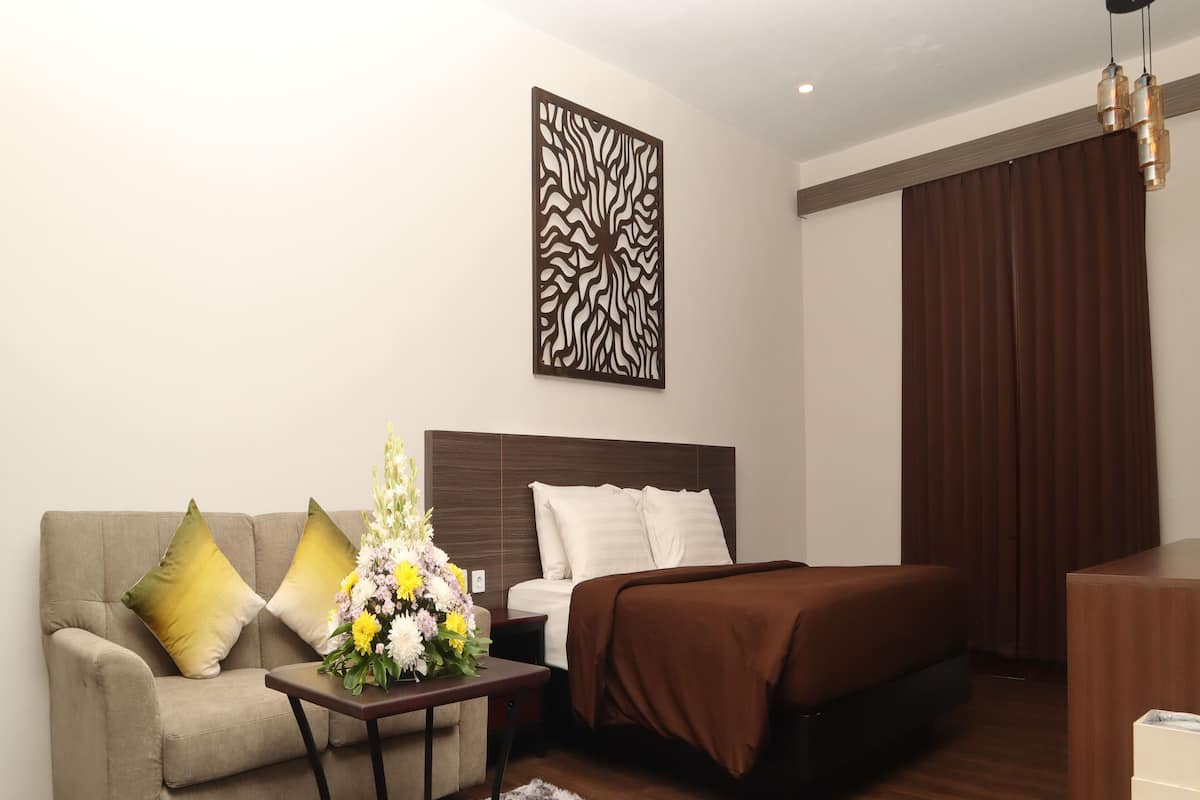 Grand Deluxe | Minibar, desk, free WiFi