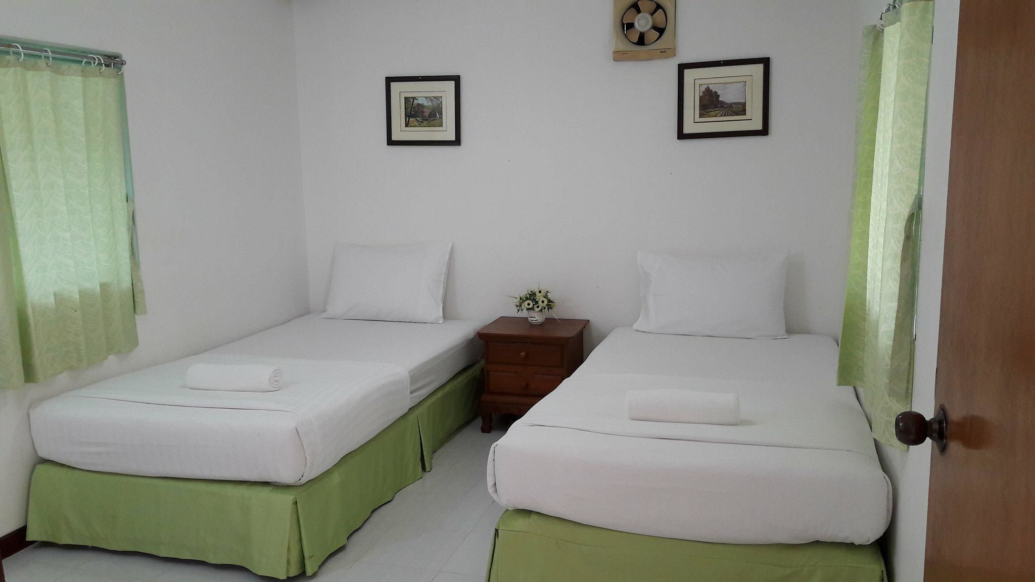 deluxe room | desk, free wifi