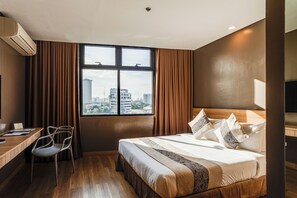 Deluxe Room, 1 Queen Bed | City view - Madison 101 Hotel & Tower (Quezon City)