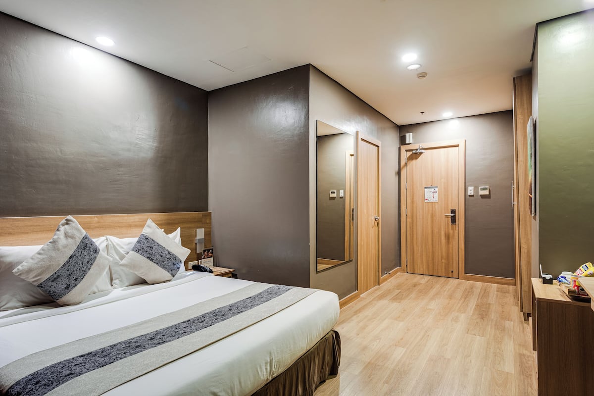 Deluxe Room, 1 Queen Bed