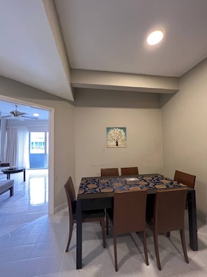 Deluxe Apartment, 2 Bedrooms, Sea View | Living area