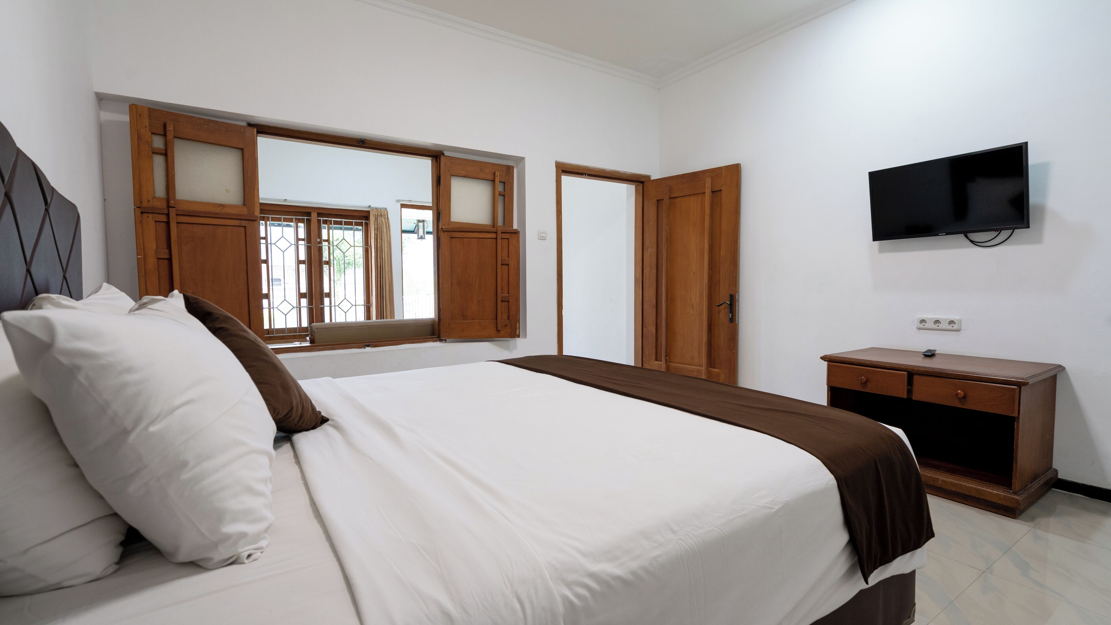 Suite | Free WiFi, bed sheets