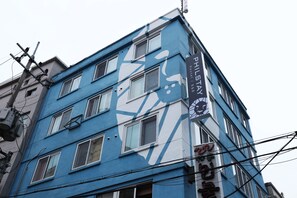 Overnatningsstedets facade