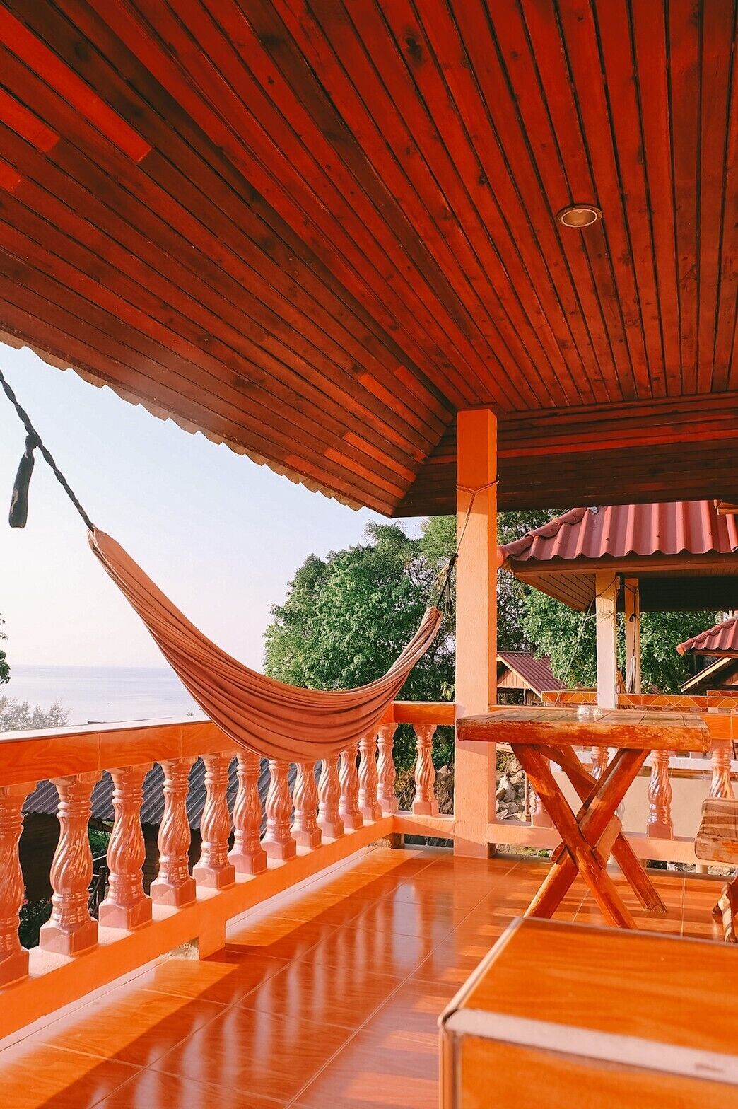 Standard Seaview Bungalow with Air Con | 房內夾萬、書桌