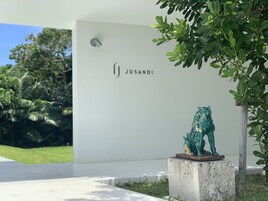 Entrada de la propiedad