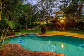 Outdoor pool - Zesty Guesthouse (Port Edward)
