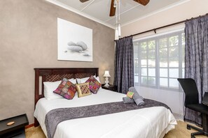 더블룸 | 책상, 침대 시트