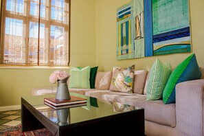 Design Twin Room (Adam & Eve) | Living area