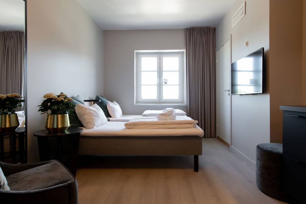 Surmatelas, rideaux occultants, chambres insonorisées